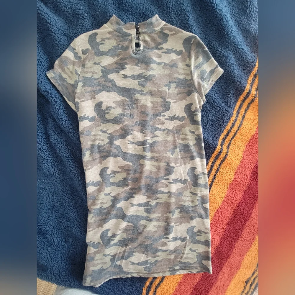 Alya Camo Mock-Neck Dress - Picture 2 of 9